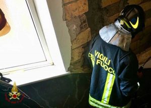 Roma - Esplosione in una palazzina - Vigili del fuoco al lavoro