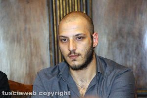Il chitarrista Vincenzo Icastico