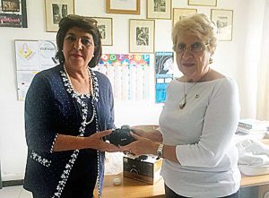 Viterbo - Il Lions club dona una macchina fotografica all'istituto Orioli