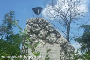 Viterbo - Il monumento ai caduti di Tobia