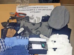 Viterbo - I vestiti rubati in via Garbini e poi ritrovati