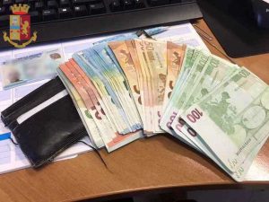 Roma - Polizia - Il portafogli ritrovato