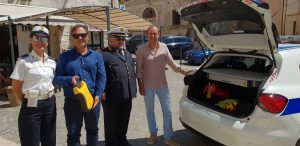 Montalto di Castro - La consegna del defibrillatore alla polizia locale