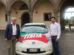 Viterbo - Arena e Fanelli a spasso con un'auto elettrica