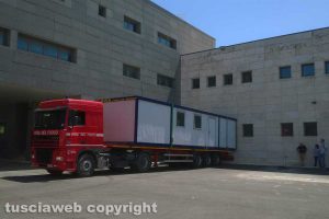 Viterbo - Il container nella nuova caserma dei vigili del fuoco