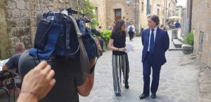 Le telecamere di Rai 1 a Bagnoregio