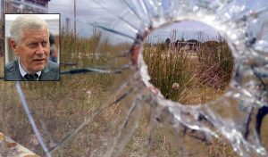 Le vetrate spaccate del Bullicame - Nel riquadro il sindaco Leonardo Michelini