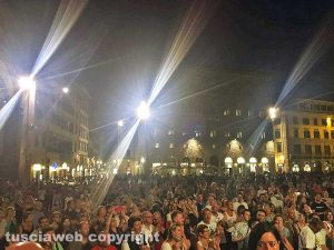 Firenze - La filarmonica di Vejano riempie piazza della Signoria