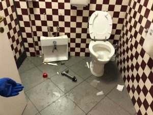 Tarquinia - Il bagno danneggiato