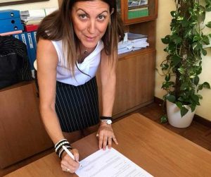 Alessia Mancini firma la rinuncia al 50% dell'indennità