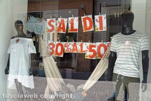 Viterbo - Iniziano i saldi