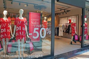 Viterbo - Iniziano i saldi