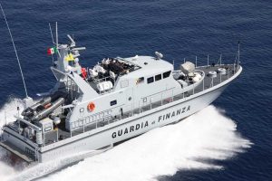 Una motovedetta della guardia di finanza