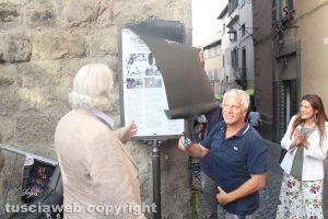 Viterbo nel cinema - Mecarini scopre la palina a piazza del Gesù