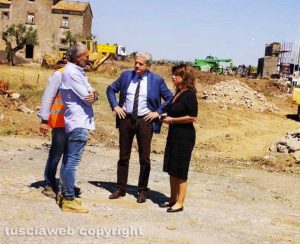Viterbo Nord - Lavori - Il sopralluogo del sindaco Arena eassessora ai Lavori pubblici Laura Allegrini