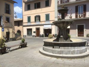 Castiglione in Teverina - Piazza del Poggetto - Fontana senz'acqua