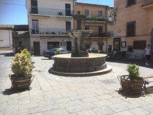 Castiglione in Teverina - Piazza del Poggetto - Fontana senz'acqua
