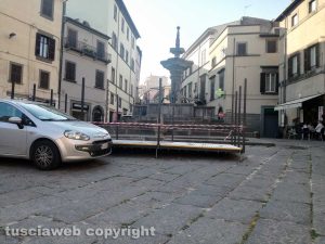 Viterbo - La pedana in piazza Fontana grande