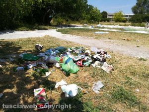 Viterbo - Strada Bagni - Rifiuti al Bullicame