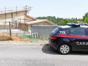Montefiascone - Auto fuori strada in via Asinello - L'intervento dei carabinieri