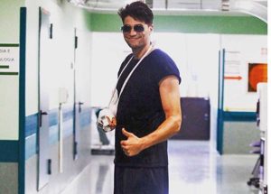 Milano - Niccolò Bettarini lascia l'ospedale