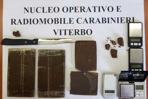 Viterbo - La droga sequestrata dai carabinieri