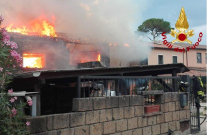 Incendio in un mobilificio a Magliano Sabina