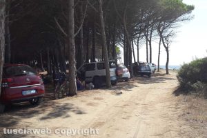 Tarquinia - Mare - Località San Giorgio invasa dalle auto