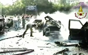 Palermo - La strage di via D'Amelio - I soccorsi dei vigili del fuoco
