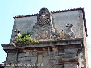 Viterbo - Porta Faul nel degrado