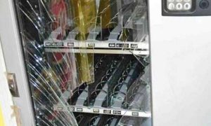 Roma - Polizia - Il distributore dei dolci