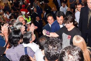 Genova - Il selfie di Matteo Salvini