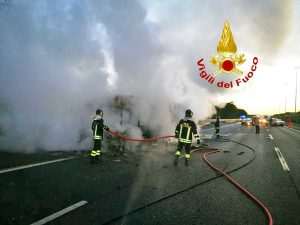 Roma - Incendio autobus Atac sul Gra