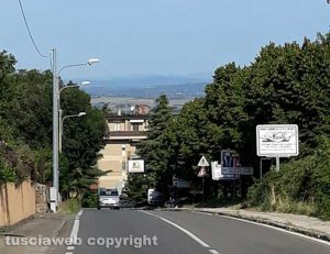 Viterbo - Lampioni accesi in pieno giorno su strada Cimina