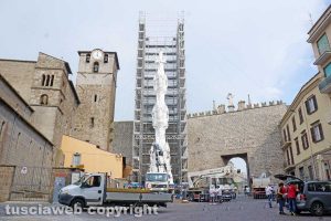 Viterbo - Il montaggio della Macchina di Santa Rosa