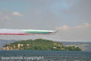 Le Frecce tricolori dal lungolago di Marta