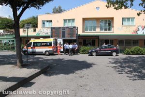 Viterbo - Intervento dell'ambulanza e dei carabinieri al Riello