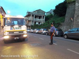 Montefiascone - Auto blocca entrata di un cancello in via Oreste Borghesi