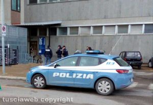 Viterbo - La polizia all'ospedale Santa Rosa