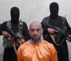 Il video dell'italiano nelle mani dell'Isis