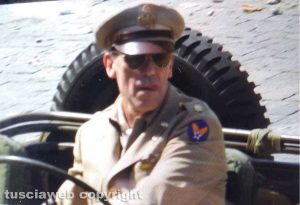 Catch-22 - Nel cast c'è anche Hugh Laurie ("Dr. House")