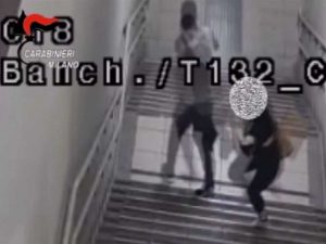Milano - Si salva dallo stupro con lo spray al peperoncino