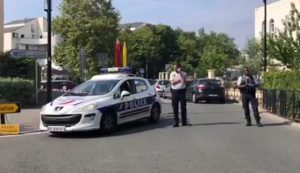 Parigi - Coltellate in strada a Trappes