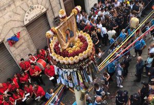 L'assessore De Carolis alla Faradda dei Candelieri di Sassari