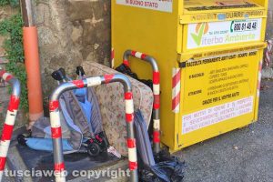 Viterbo - Rifiuti in piazza Sallupara