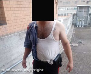 Orte – Uno dei carabinieri aggrediti