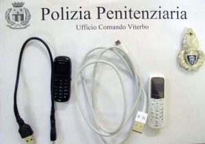 Viterbo - I due cellulari sequestrati a Mammagialla