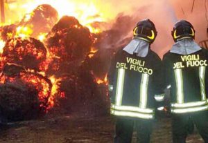 Rotoballe in fiamme