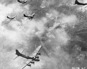Formazione di B-17 sopra Schweinfurt in Germania il 17 agosto 1943