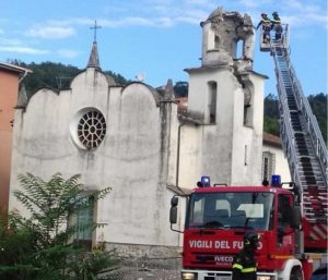 La Spezia - Campanile colpito da un fulmine